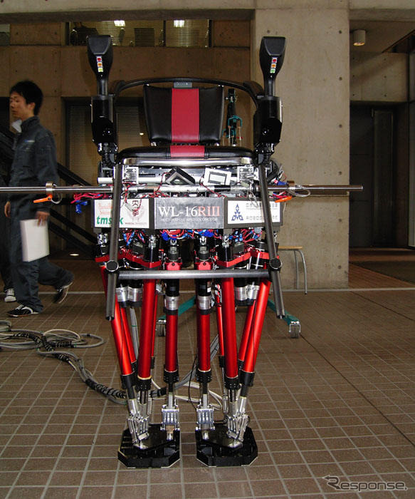 人間搭乗型二足歩行ロボット…パラレルリンクで軽量化
