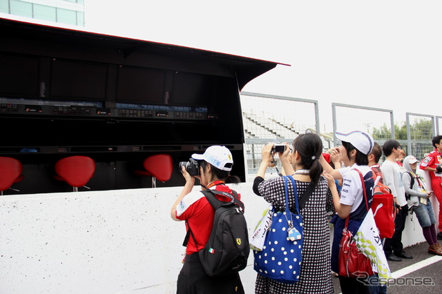2014F1日本GP（木）ファンイベント：ピットウォークの様子