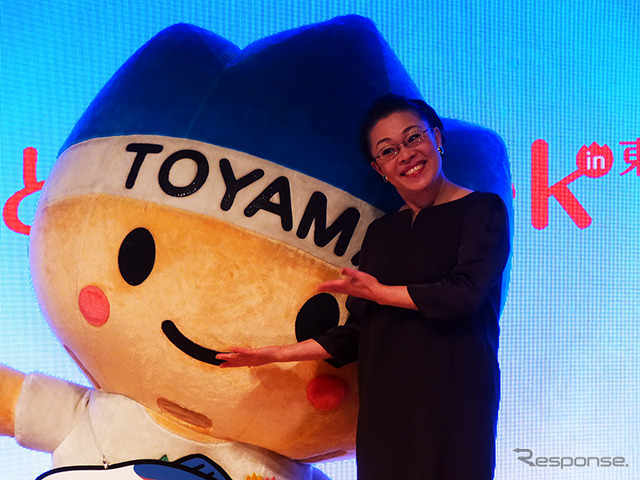 富山県の食、伝統文化、自然などを発信する「とやま Week in 東京2015」(東京丸の内JPタワー「KITTE」3月2日~3月8日)。6日には富山県出身の柴田理恵がトークショーを行い、「ぜひ新幹線で富山に」などとアピールした