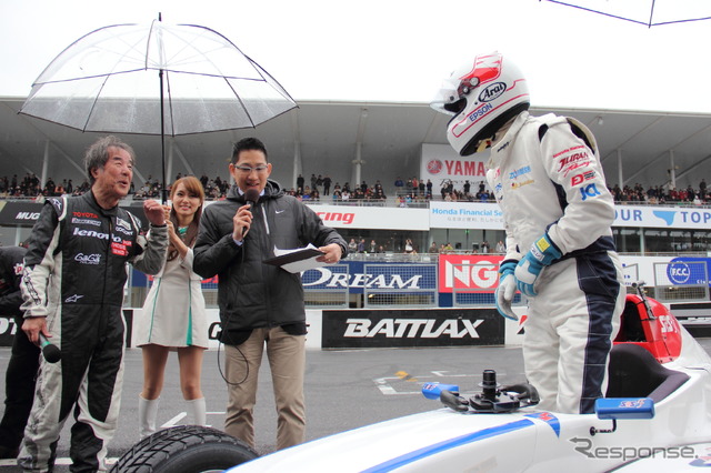 レース後、会話をする2人