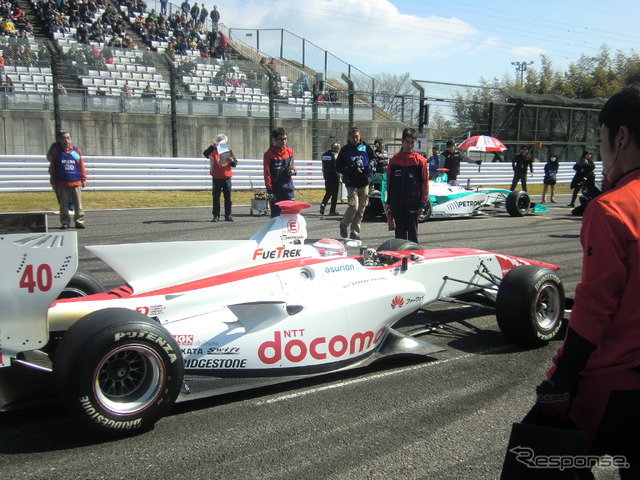 #40 野尻はデモレースで上位集団の一角に。