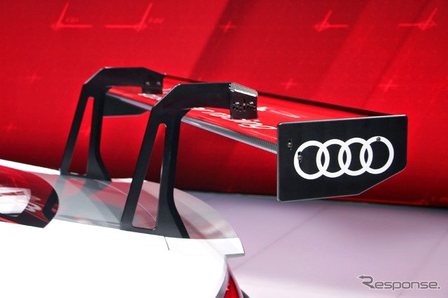 アウディ R8 LMS(ジュネーブモーターショー15)