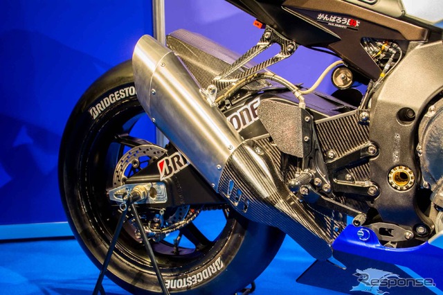 新型YZF-R1（YAMAHA FACTORY RACING TEAM）