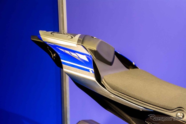 新型YZF-R1(YAMAHA FACTORY RACING TEAM)