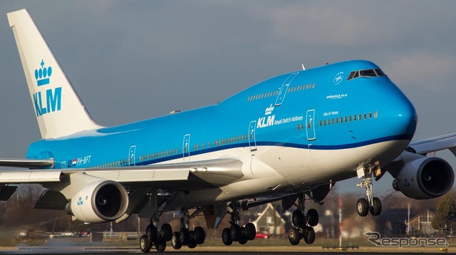 KLMオランダ航空、新塗装のB747がアムステルダムに到着(2)