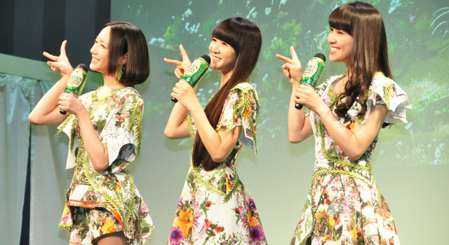 “森の妖精”風の衣装に照れる「Perfume」の3人/大本綾乃(のっち)&樫野有香(かしゆか)&西脇綾香(あ~ちゃん)