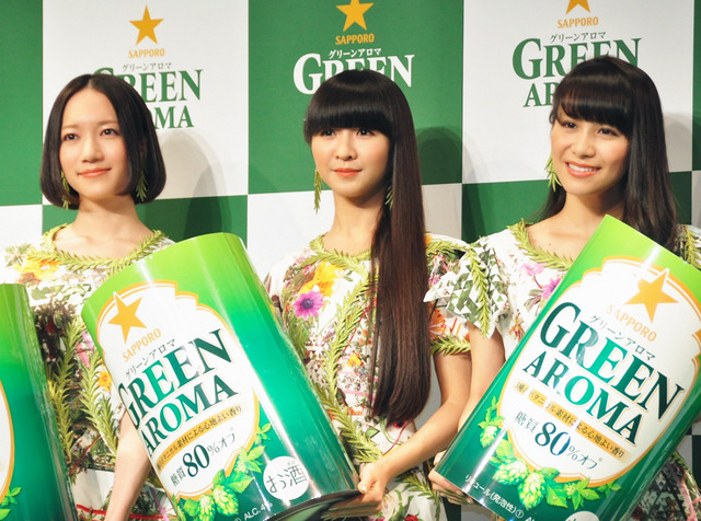 “森の妖精”風の衣装に照れる「Perfume」の3人/大本綾乃(のっち)&樫野有香(かしゆか)&西脇綾香(あ~ちゃん)