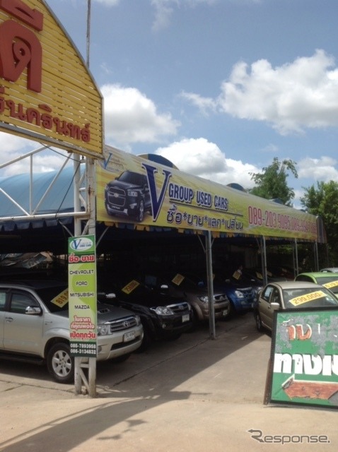 タイの中古車販売店テント