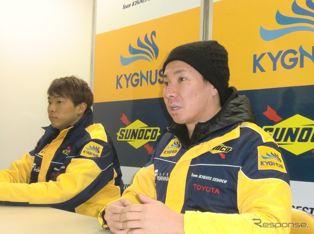 SF鈴鹿テスト終了後に会見した小林可夢偉(右)と平川亮。