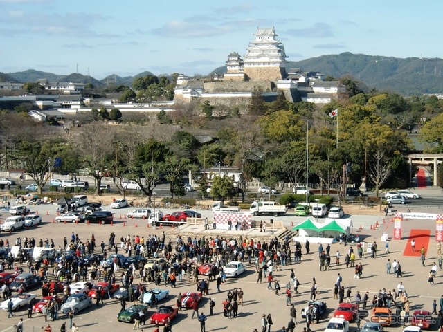 姫路城大手前公園にゴールした参加者達