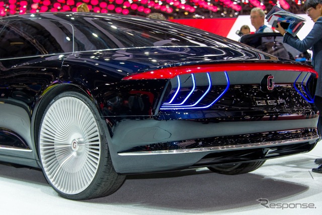 イタルデザイン・ジウジアーロ GEA(ジュネーブモーターショー15)