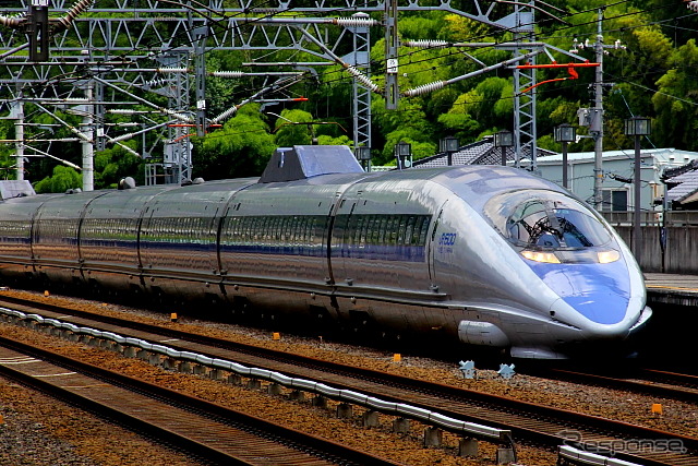 山陽新幹線の百円玉は500系がデザインされる。