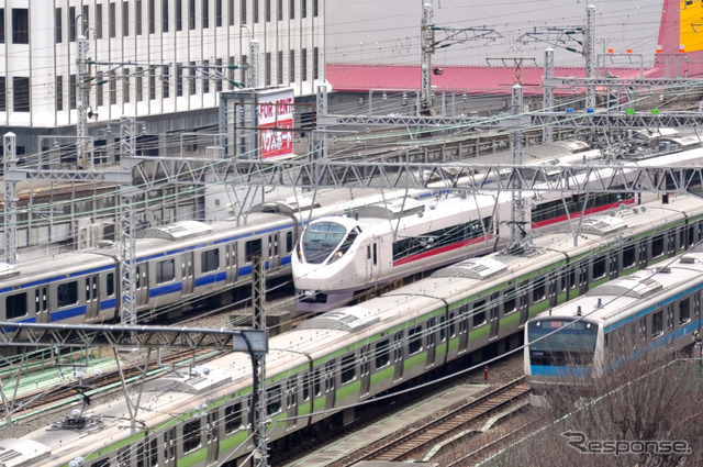 宇都宮線・高崎線・常磐線と東海道線が直通する「上野東京ライン」が3月14日に開業。常磐線の電車（左側2本）は東京を経て品川まで乗り入れる