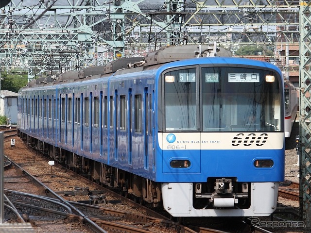 600形の「KEIKYU BLUE SKY TRAIN」(606号編成)は引き続き青色塗装で運行される。