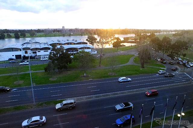 メルボルンの公道サーキット（Albert Park Grand Prix Circuit）の、12～13コーナー付近にある5つ星ホテル「プルマン メルボルン アルバート パーク」。F1グランプリ開催中はセレブたちで部屋が埋まるという