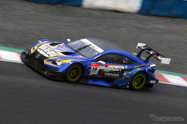 GT500クラスの#19 レクサスRC F。(SUPER GT 岡山テスト)