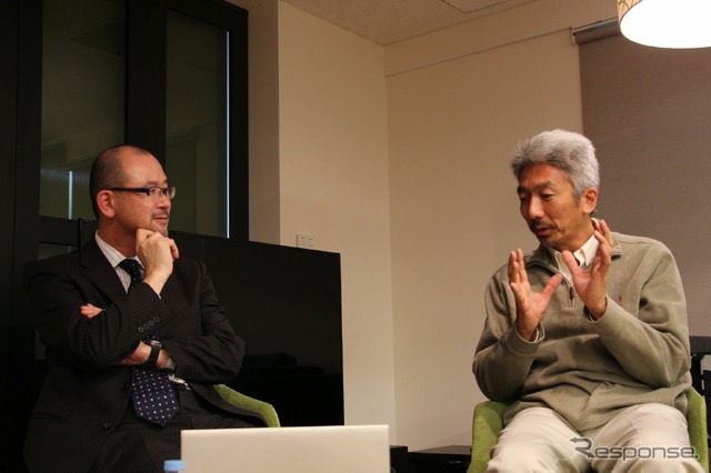 FOMM代表取締役の鶴巻日出夫氏(左)とUIEvolution取締役会長の中島聡氏