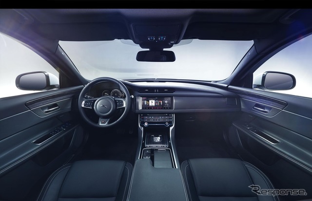 新型 ジャガー XF