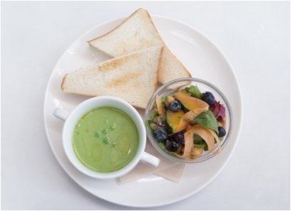 「グリーンピースポタージュ」と「～6種の野菜～彩りアンチョビサラダ」