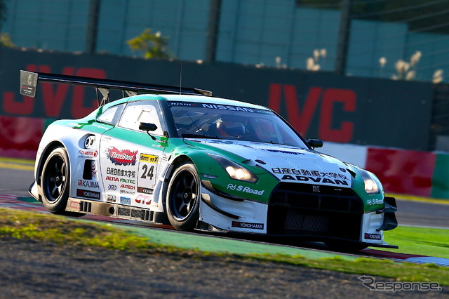 #24 スリーボンド日産自動車大学校 GT-R