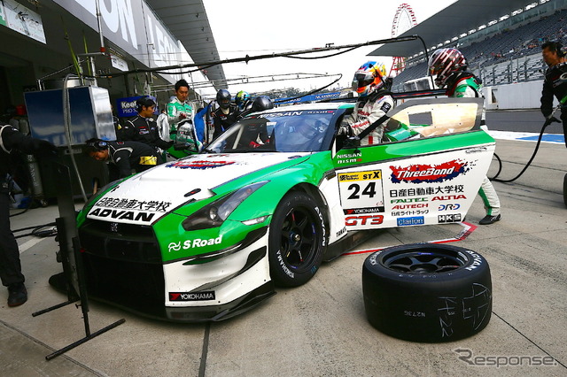 #24 スリーボンド日産自動車大学校 GT-R