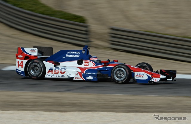 ホンダエンジン搭載車のサイドビュー(#14 佐藤琢磨)。