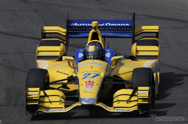 ホンダエンジン搭載車のフロントビュー(#27 M.アンドレッティ)。