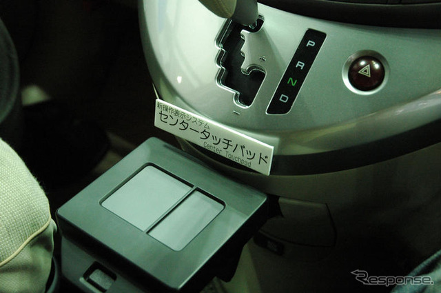 【人とくるまのテクノロジー展06】手元を見る時間を短く---三菱 ASV-3