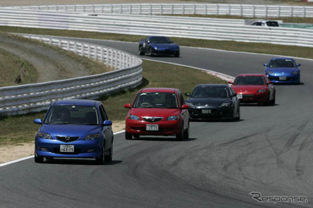 サーキットで Zoom-Zoom !!