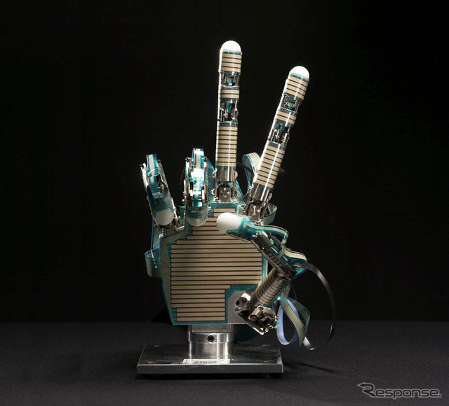 ホンダなど、脳活動でロボットを操作する技術を開発