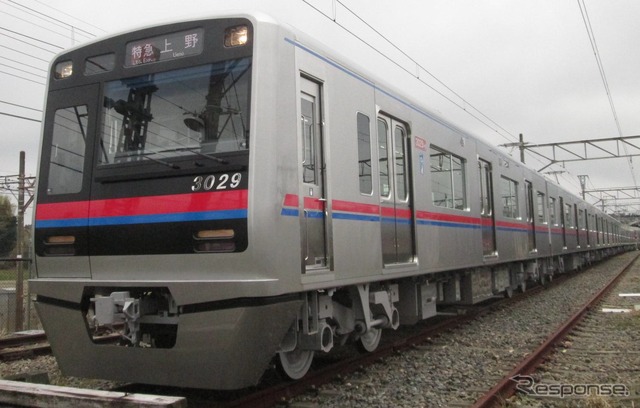 3月23日から営業運行を開始した3000形3029号編成。先に導入された3030号編成と同様、UVカットガラスを採用している。