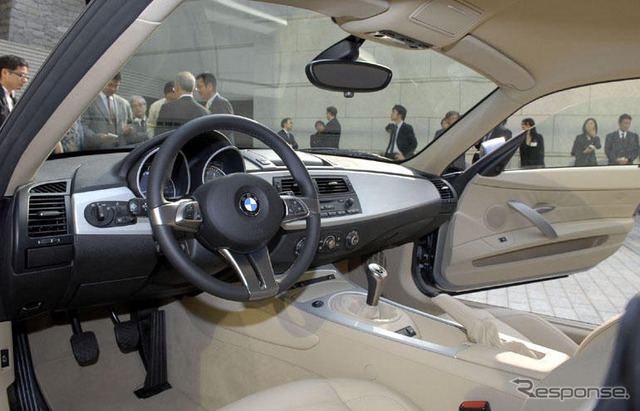新登場のBMW Z4 クーペ、屋根を購入アシスト