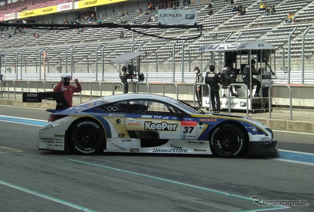 2日目のGT500クラストップタイムは#37 KeePer TOM'S RC F(写真は初日)。