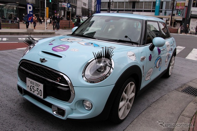 ヤズブキー監修デザインでラッピングしたMINIクーパーS