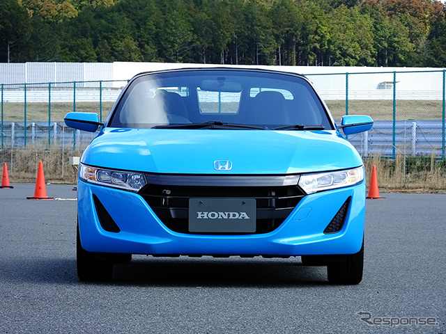 ホンダ『S660』プロトタイプ。袖ヶ浦フォレストレースウェイ(千葉県)で3月中旬に開催された試乗会にて