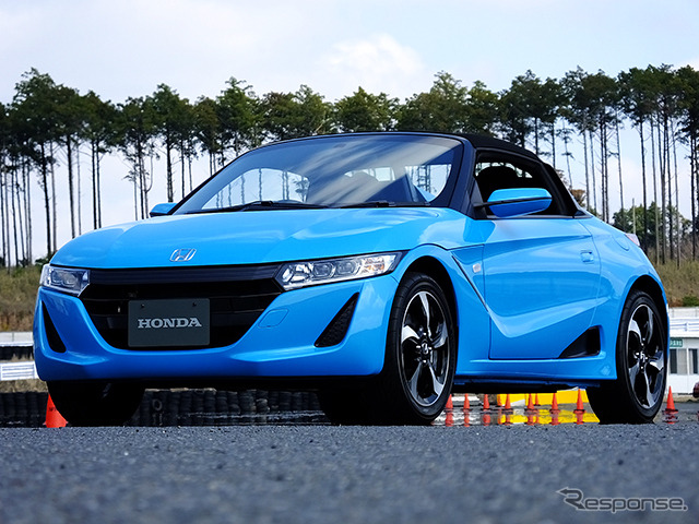ホンダ『S660』プロトタイプ。袖ヶ浦フォレストレースウェイ(千葉県)で3月中旬に開催された試乗会にて