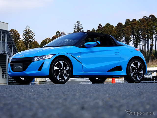 ホンダ『S660』プロトタイプ。袖ヶ浦フォレストレースウェイ(千葉県)で3月中旬に開催された試乗会にて