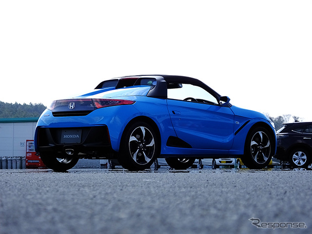 ホンダ『S660』プロトタイプ。袖ヶ浦フォレストレースウェイ(千葉県)で3月中旬に開催された試乗会にて