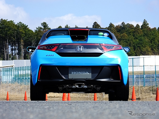 ホンダ『S660』プロトタイプ。袖ヶ浦フォレストレースウェイ(千葉県)で3月中旬に開催された試乗会にて