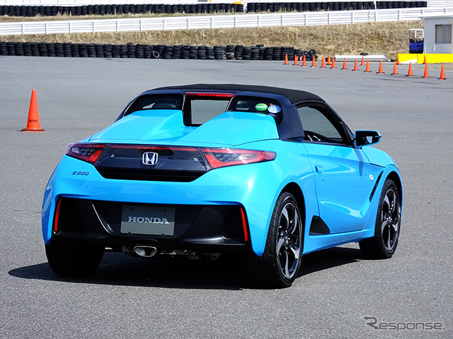 ホンダ『S660』プロトタイプ。袖ヶ浦フォレストレースウェイ(千葉県)で3月中旬に開催された試乗会にて