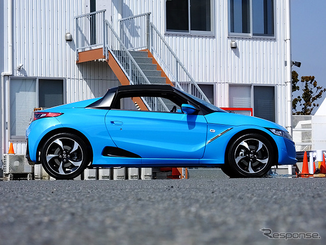 ホンダ『S660』プロトタイプ。袖ヶ浦フォレストレースウェイ(千葉県)で3月中旬に開催された試乗会にて