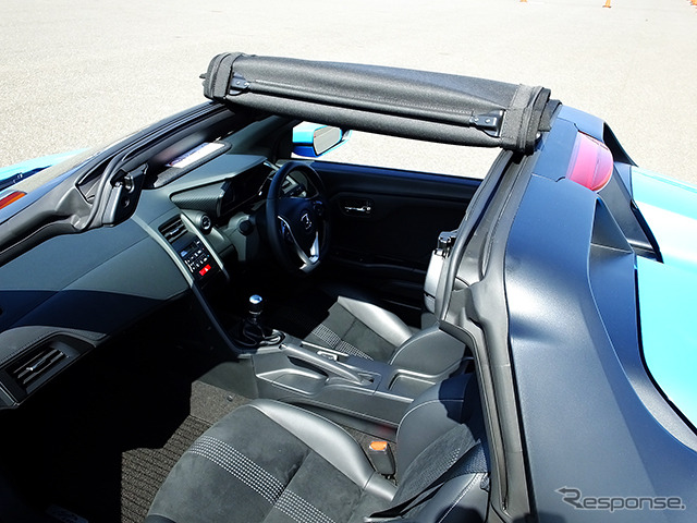 ホンダ『S660』プロトタイプ。袖ヶ浦フォレストレースウェイ(千葉県)で3月中旬に開催された試乗会にて