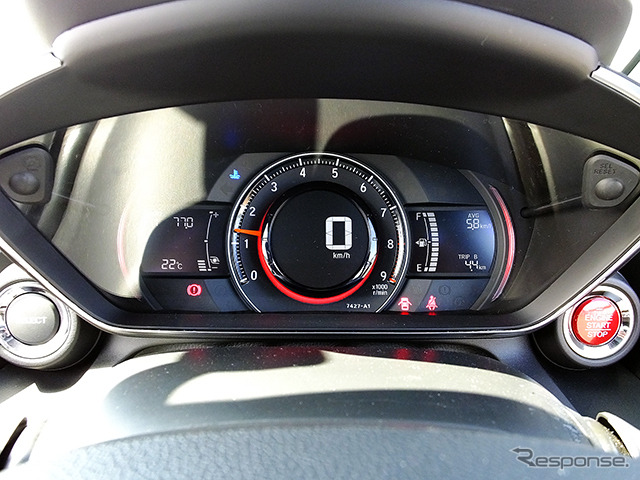 ホンダ『S660』プロトタイプ。袖ヶ浦フォレストレースウェイ(千葉県)で3月中旬に開催された試乗会にて
