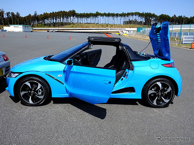 ホンダ『S660』プロトタイプ。袖ヶ浦フォレストレースウェイ(千葉県)で3月中旬に開催された試乗会にて