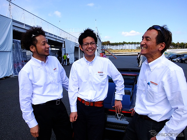 S660の開発陣。左から本田技術研究所・四輪R&Dセンターの岡義友氏(シャシー担当)、椋本陵氏(開発責任者)、坂元玲氏(衝突安全担当)。袖ヶ浦フォレストレースウェイ(千葉県)で開催されたS660プロトタイプ試乗会にて