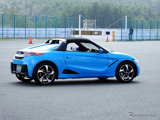 ホンダ『S660』プロトタイプ。袖ヶ浦フォレストレースウェイ(千葉県)で3月中旬に開催された試乗会にて