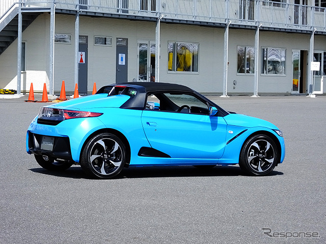 ホンダ『S660』プロトタイプ。袖ヶ浦フォレストレースウェイ(千葉県)で3月中旬に開催された試乗会にて