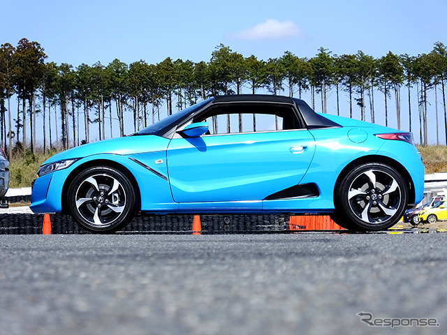 ホンダ『S660』プロトタイプ。袖ヶ浦フォレストレースウェイ(千葉県)で3月中旬に開催された試乗会にて