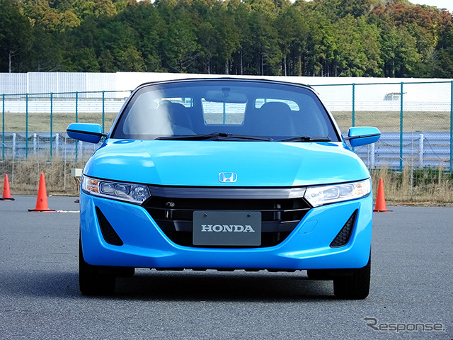 ホンダ『S660』プロトタイプ。袖ヶ浦フォレストレースウェイ(千葉県)で3月中旬に開催された試乗会にて