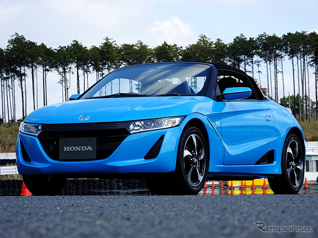 ホンダ『S660』プロトタイプ。袖ヶ浦フォレストレースウェイ(千葉県)で3月中旬に開催された試乗会にて
